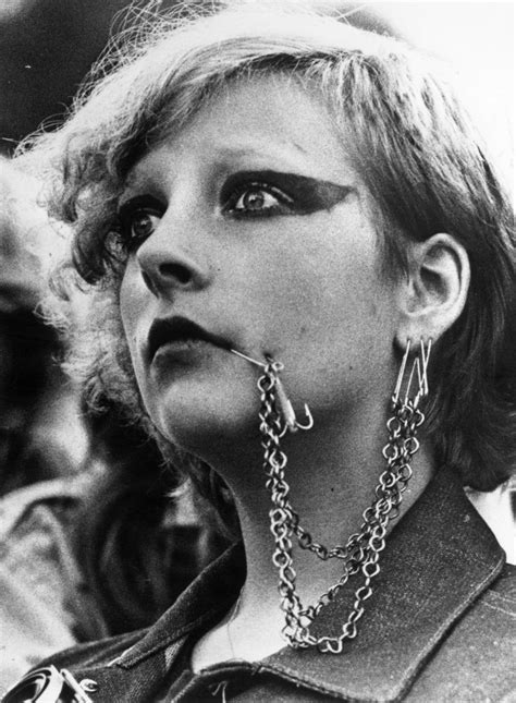 1970s bondage|26 Pictures That Show Just How Hardcore ’70s Punk Really Was.